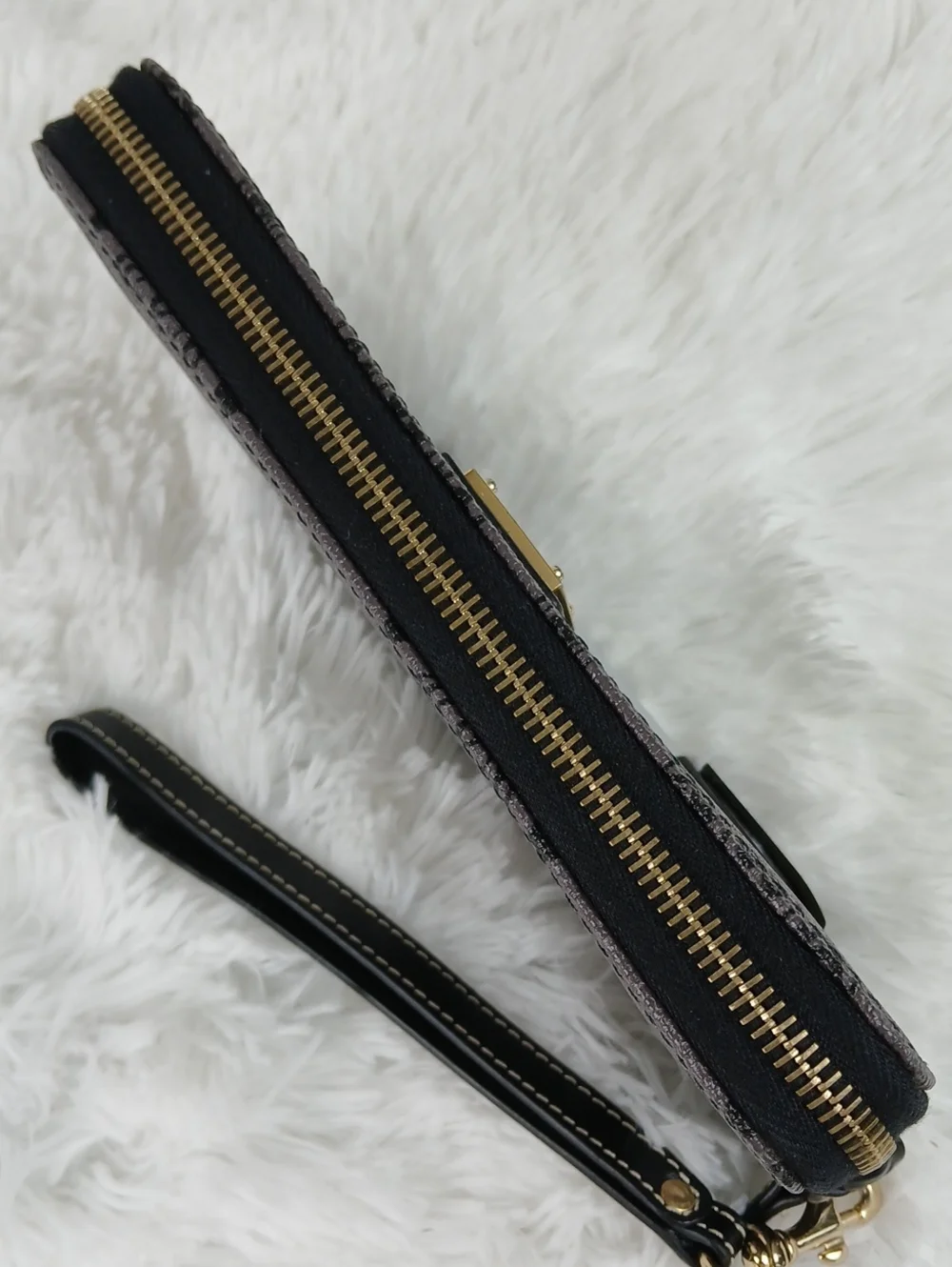 Dooney & Bourke euc this